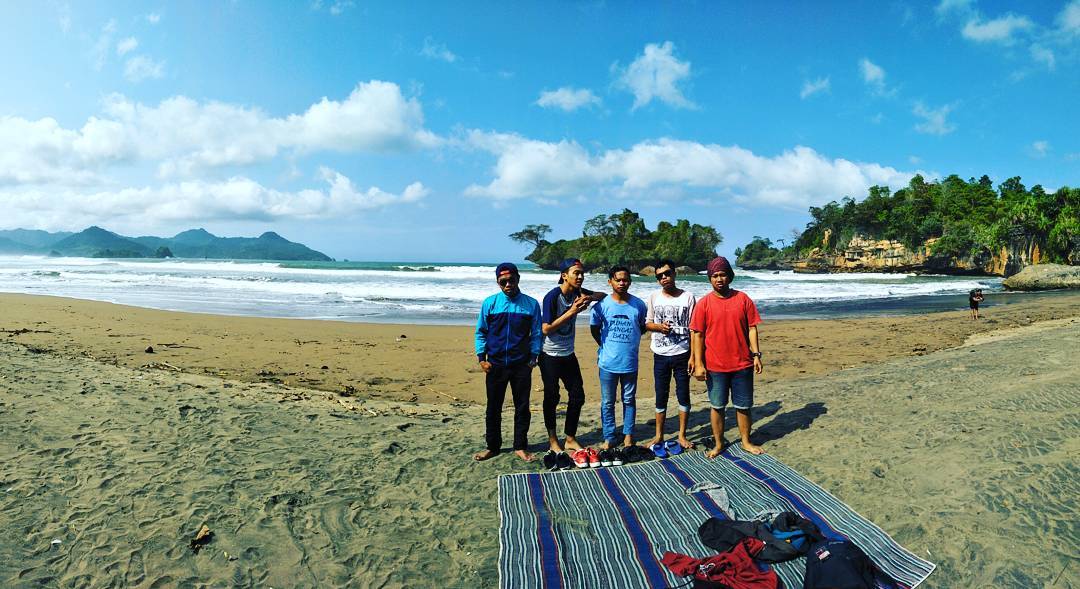 Daya Tarik Pantai Pelangi Daya Tarik Pantai Pelangi